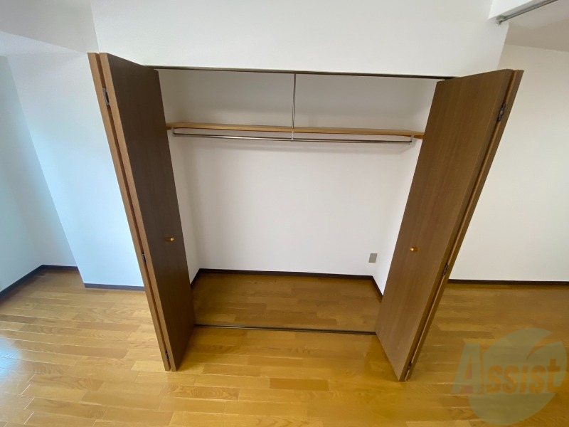 収納　クローゼットは奥行きもあり、荷物が多い方でも安心です。