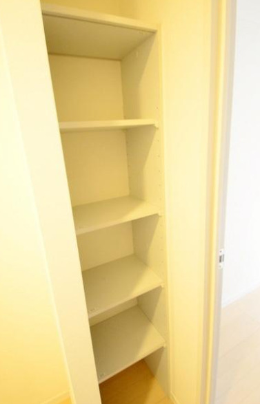 玄関　別部屋の画像を使用しております。