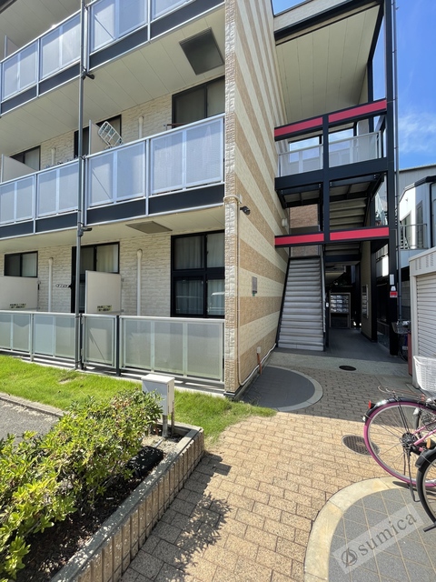 エントランス　ここに住む幸せ。明るいエントランス。