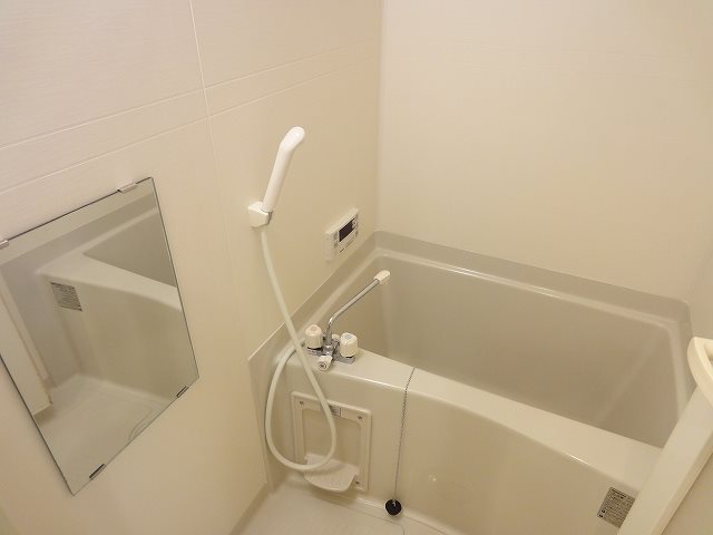 バス・シャワールーム　別タイプの部屋写真です。