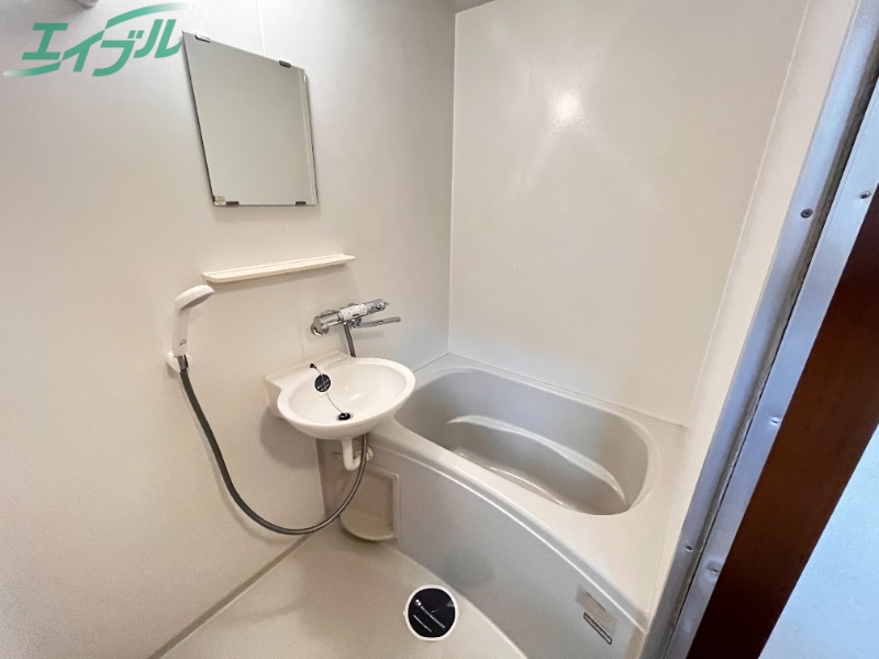 バス・シャワールーム　同タイプ部屋写真です。
