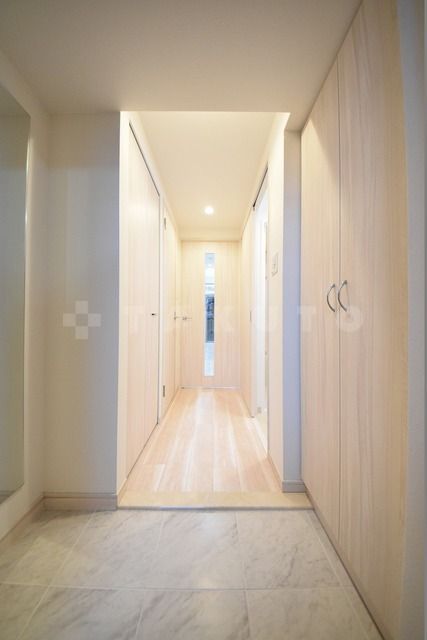 ラクラス本町東の玄関写真