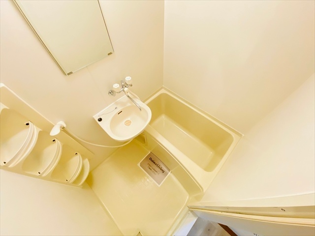 バス・シャワールーム　同一建物内１０５号室内装写真転載