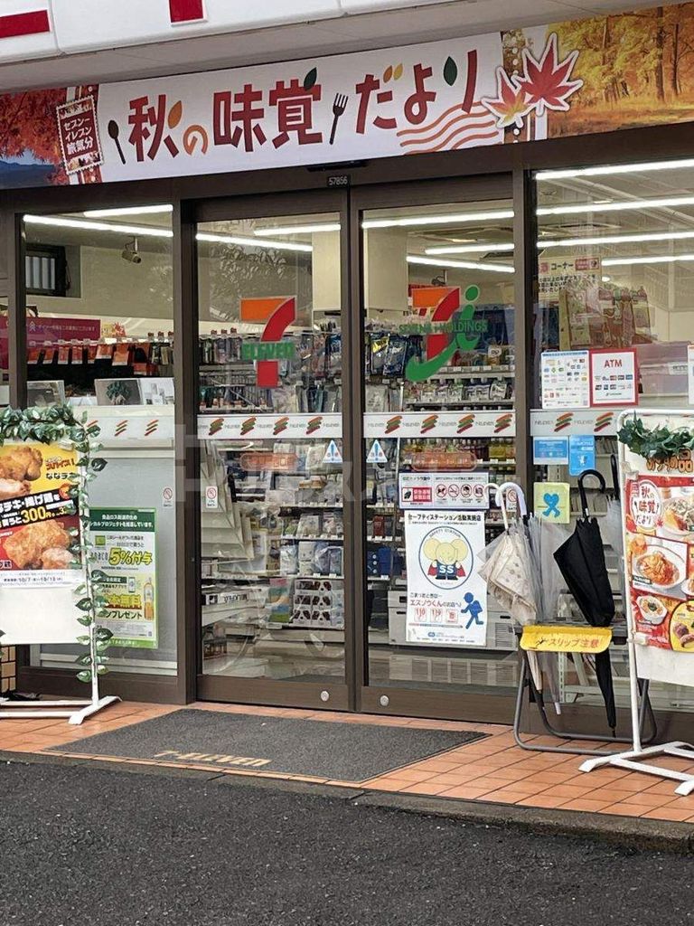 コンビニ　セブンイレブン大宮日進駅西店（コンビニ）まで260m