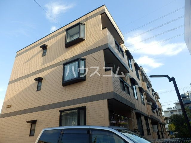 ファミール日之出C棟の外観写真