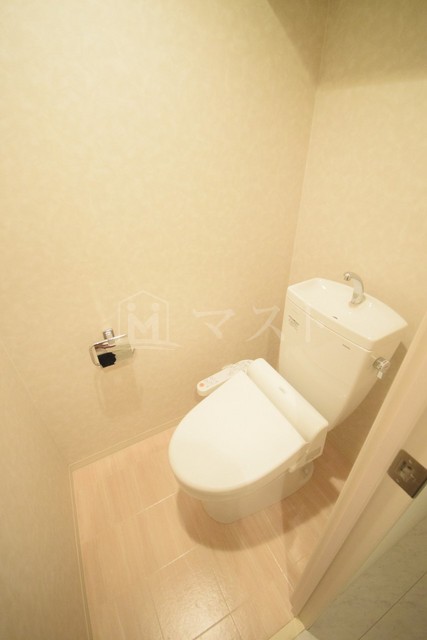 地下鉄四つ橋線 四ツ橋駅 徒歩7分 10階建 築15年のトイレ写真