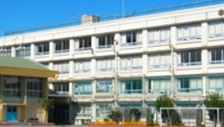 中学校　北区立神谷中学校（中学校）まで749m