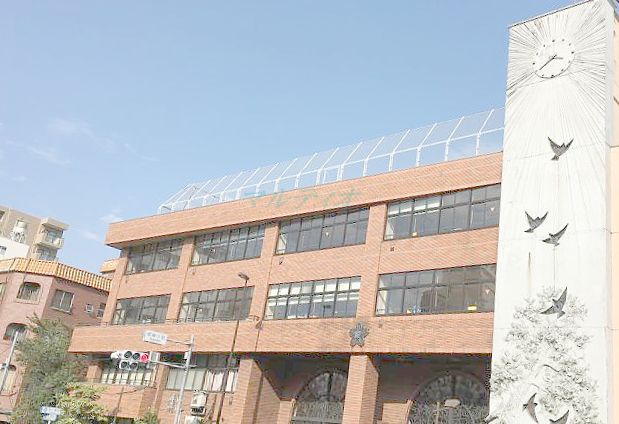 小学校　台東区立根岸小学校（小学校）まで683m