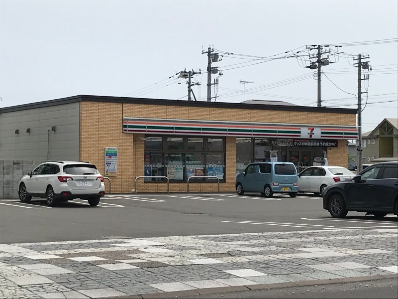 コンビニ　セブンイレブン白老大町店（コンビニ）まで1371m