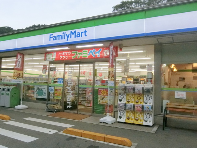 コンビニ　ファミリーマート八王子高尾町店（コンビニ）まで333m