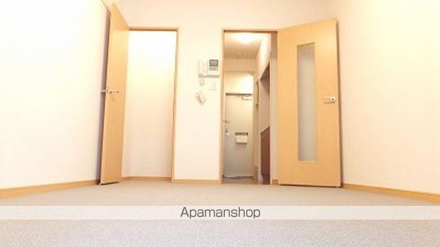 レオパレスレグルスの居間写真