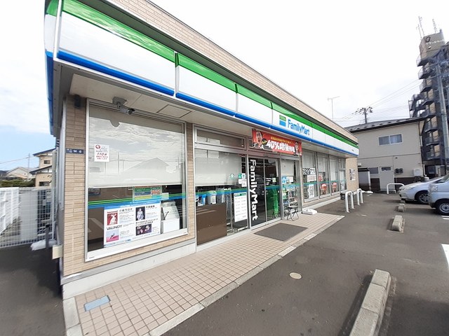 コンビニ　ファミリーマート七ヶ浜境山店（コンビニ）まで300m