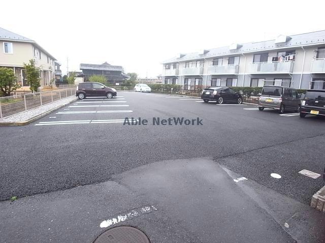 駐車場　駐車場