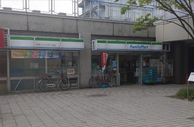コンビニ　ファミリーマート坪田リバーサイド店（コンビニ）まで503m