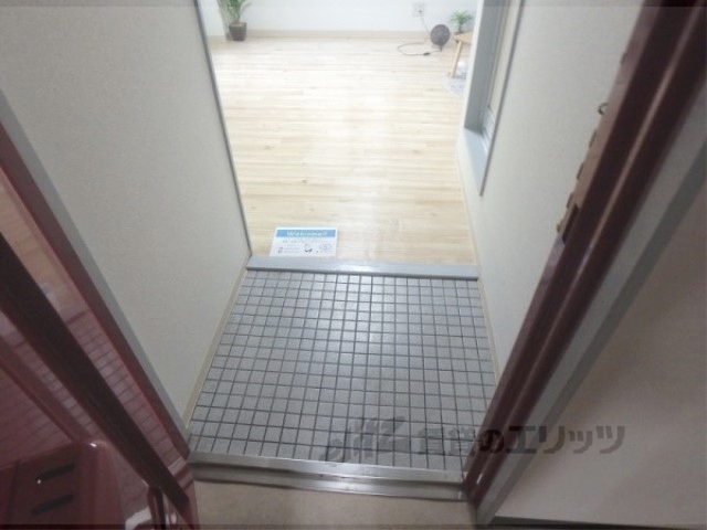 BEEHOUSEの玄関写真