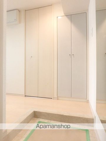 みなとみらい線 元町・中華街駅 徒歩5分 11階建 築20年の玄関写真