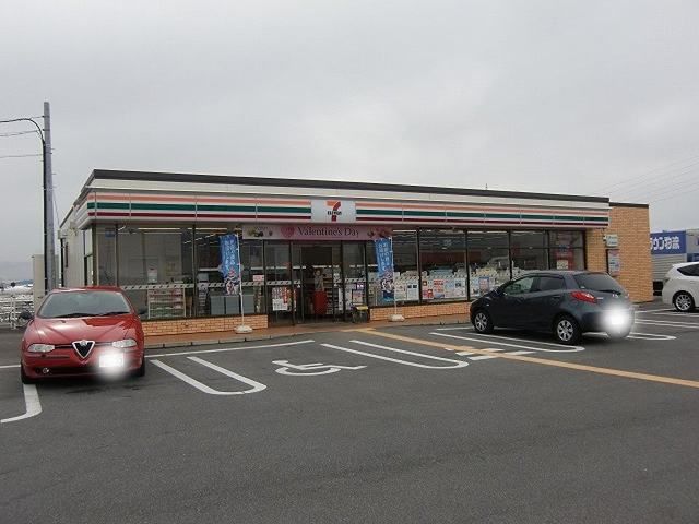 コンビニ　セブンイレブン栗東出庭店（コンビニ）まで692m