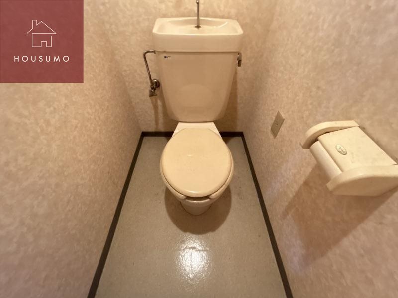 トイレ　落ち着いた色調のトイレです