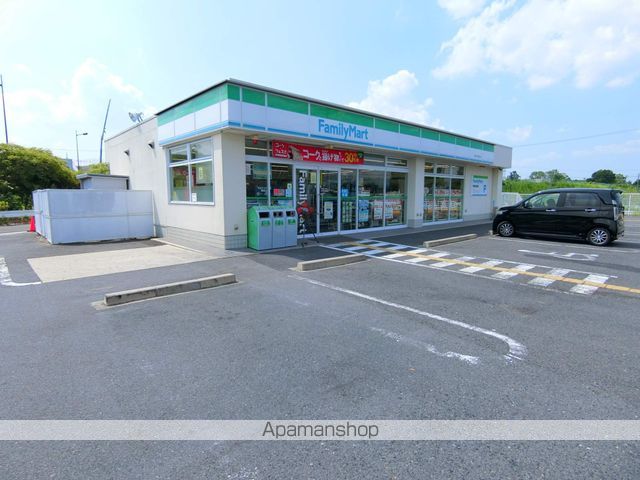 コンビニ　ファミリーマート（コンビニ）まで386m