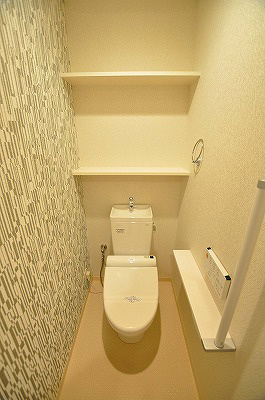 トイレ　温水洗浄便座付き