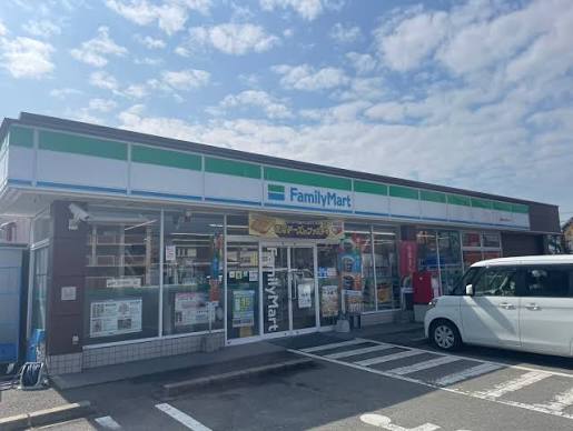 コンビニ　ファミリーマート福岡今宿青木店（コンビニ）まで297m