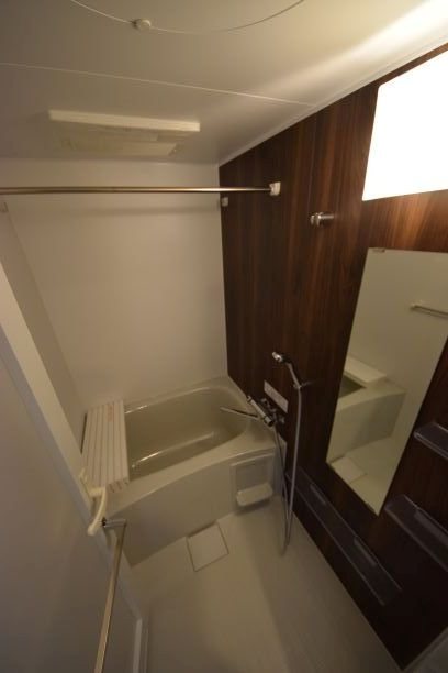 バス・シャワールーム　同物件別部屋写真