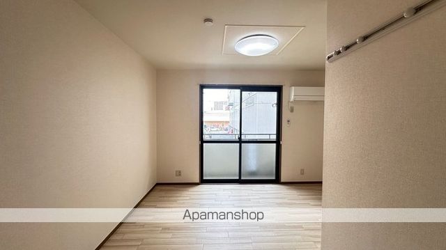 地下鉄名城線 志賀本通駅 徒歩9分 2階建 築29年の居間写真