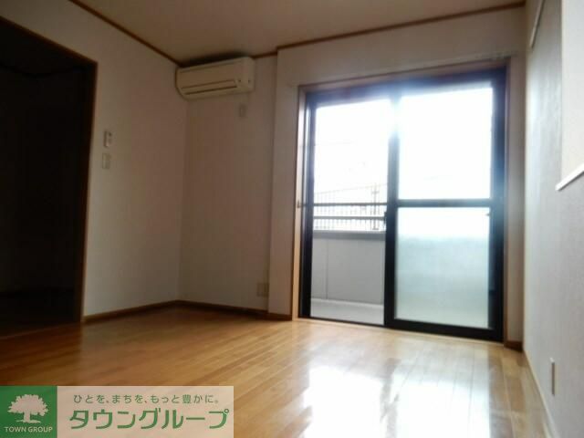 CASA新川崎の居間写真
