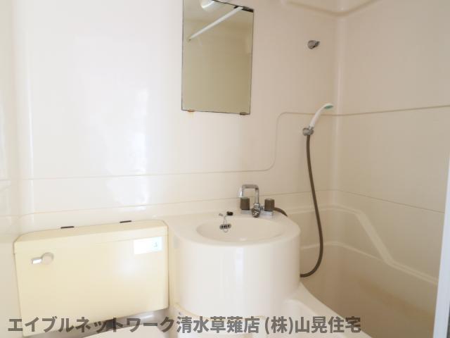 洗面設備　明るい洗面所です