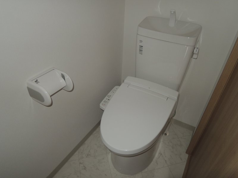トイレ　トイレには快適な温水洗浄便座付（他室参照）