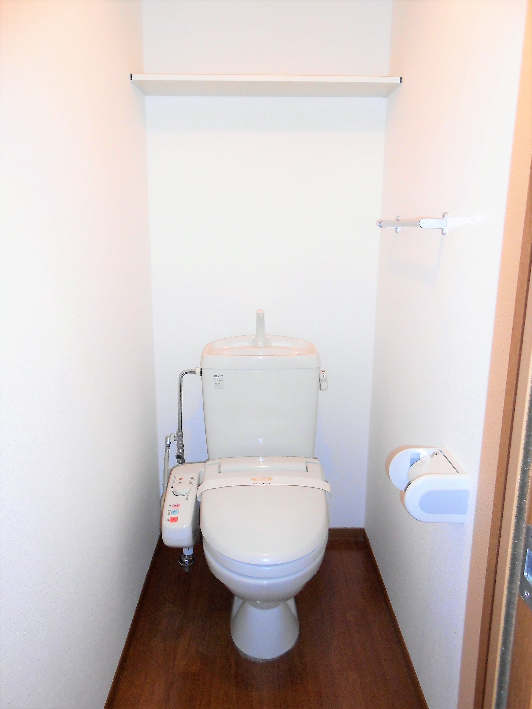トイレ　ウォシュレット付きです！便利な仕切り板付き！