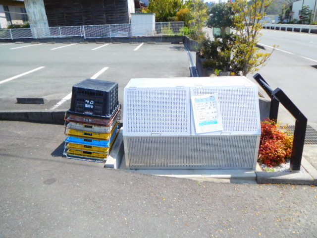 駐車場　1台￥3.850で2台目も￥3.850で確保出来ます