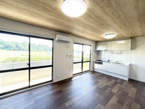 その他設備　LDKにもエアコン.照明は全室にあります