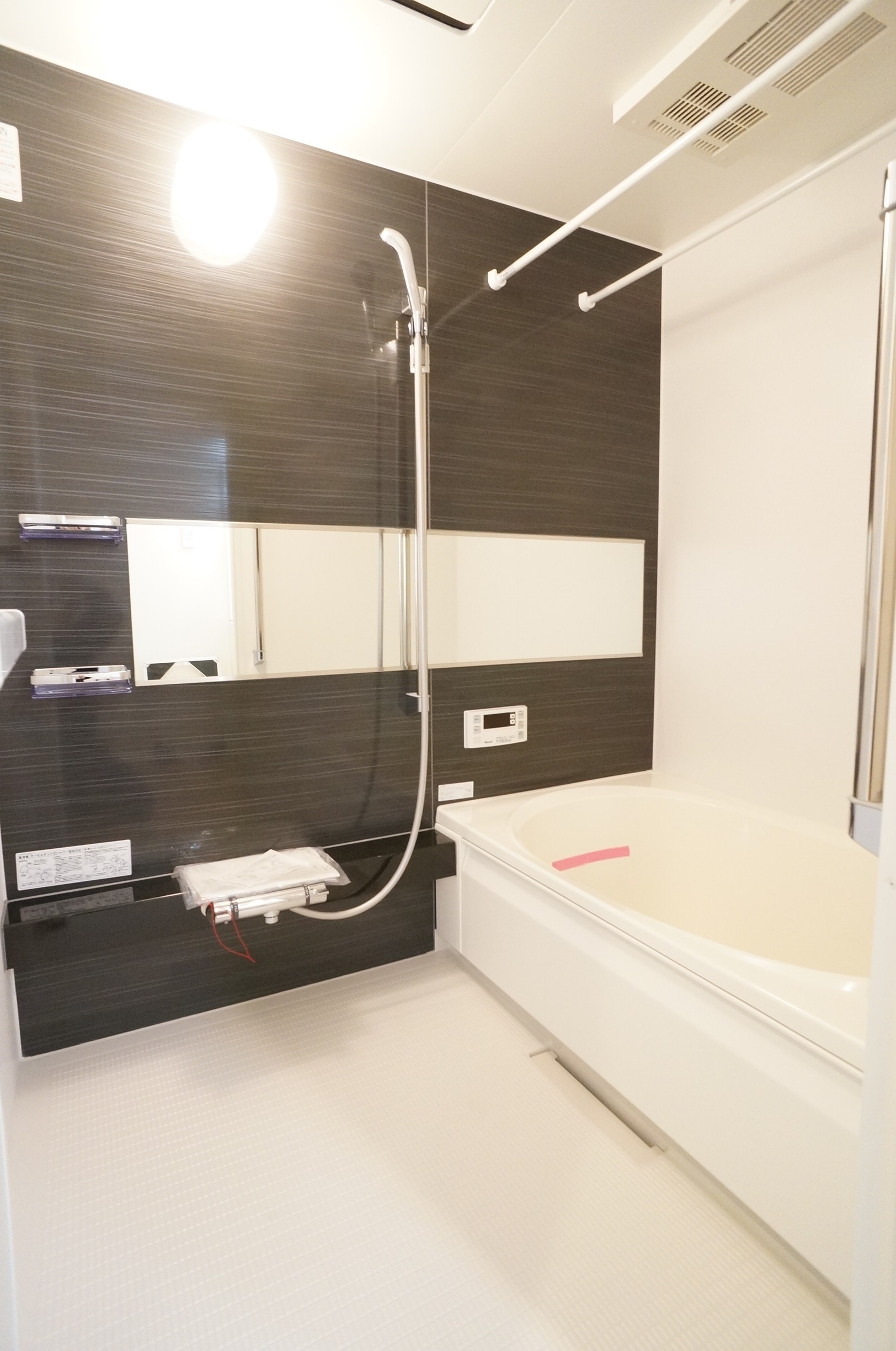 バス・シャワールーム　浴室暖房乾燥機付・追い焚き機能付き