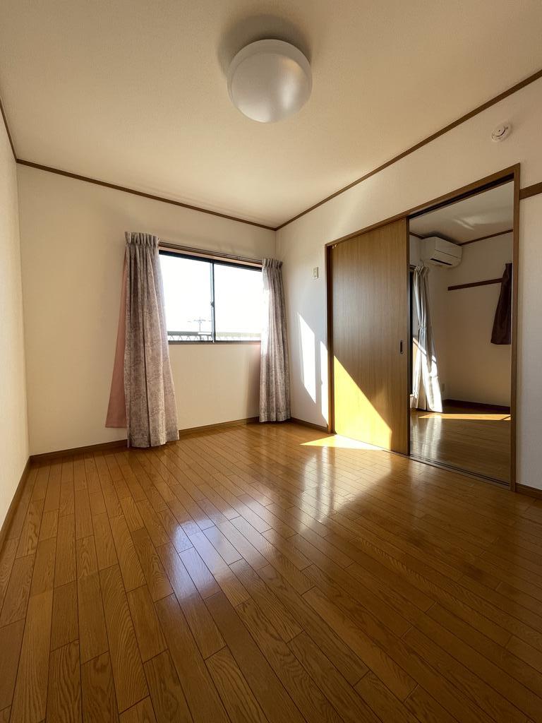 その他部屋・スペース　洋室は照明器具付き