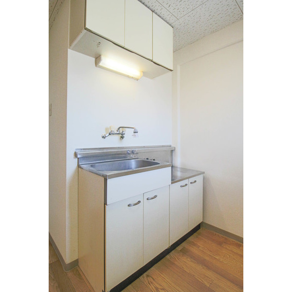 キッチン　同じ建物の別のお部屋