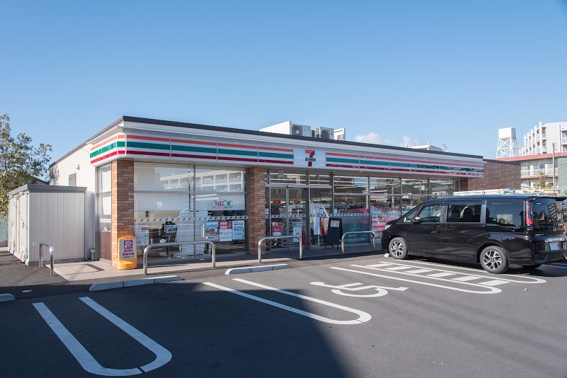 コンビニ　セブンイレブン世田谷南烏山2丁目店（コンビニ）まで331m