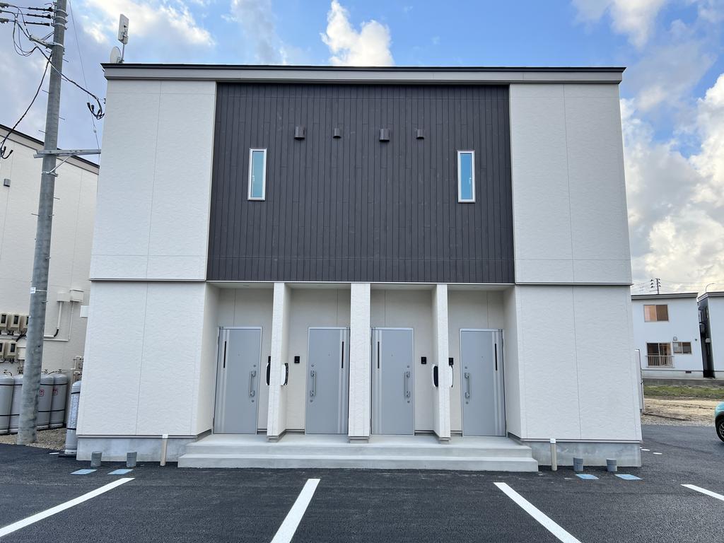 駐車場　玄関正面に駐車場あり