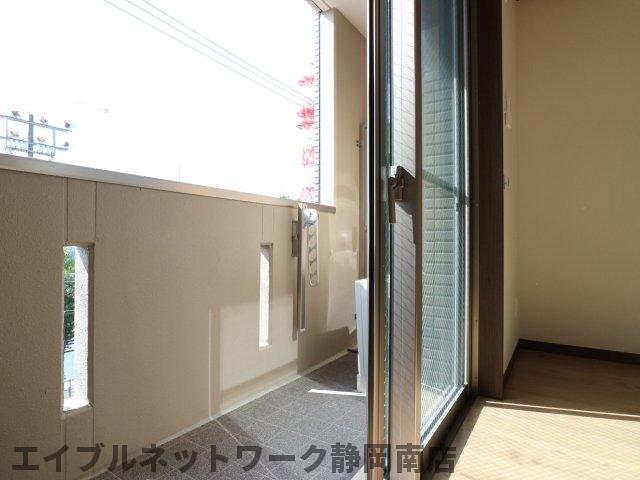 バルコニー　開放的で明るい空間を演出してくれるバルコニーです
