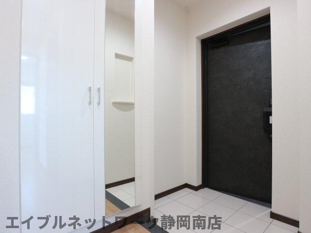玄関　落ち着いた玄関です