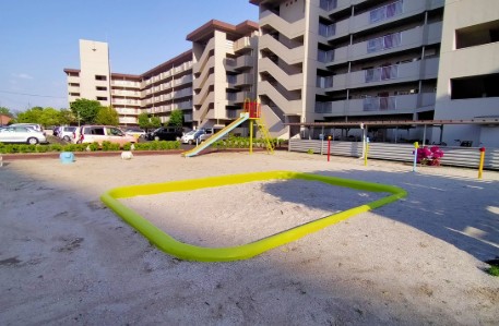 その他　敷地内にキッズスペースあり！お子様も安心して遊ばせることがで