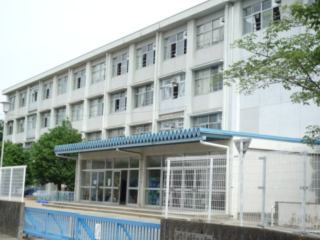 【タウニー東進　Ｂ棟の小学校】