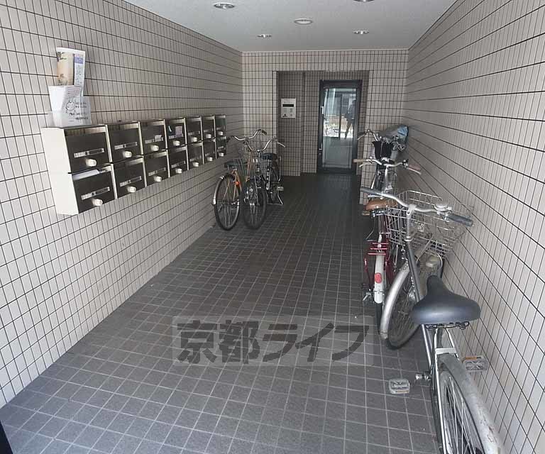 【京都市中京区神泉苑町のマンションのエントランス】