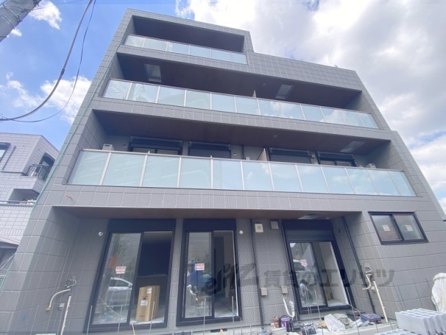 生駒市元町のマンションの建物外観