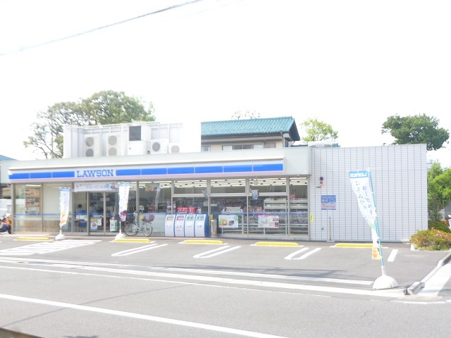コンビニ　ローソン足立伊興四丁目店（コンビニ）まで43m