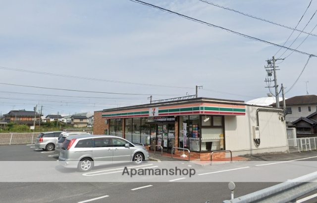 コンビニ　セブンイレブン（コンビニ）まで747m