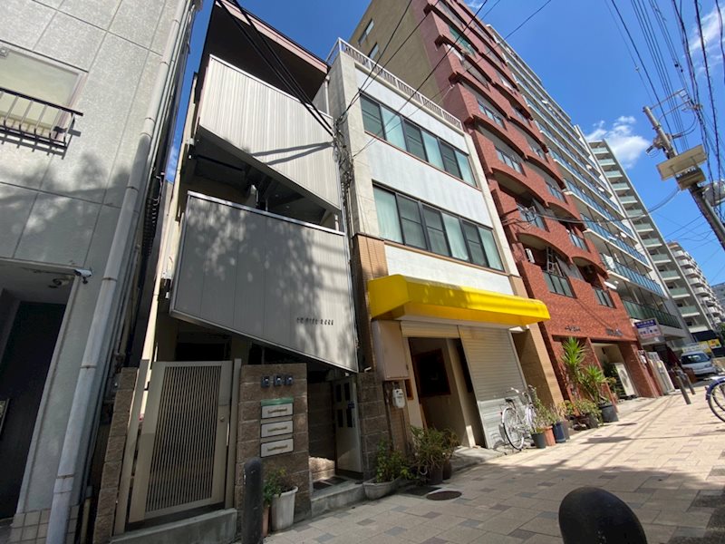 【神戸市兵庫区新開地のマンションの建物外観】