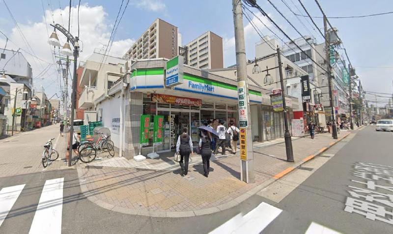 コンビニ　ファミリーマート（コンビニ）まで61m