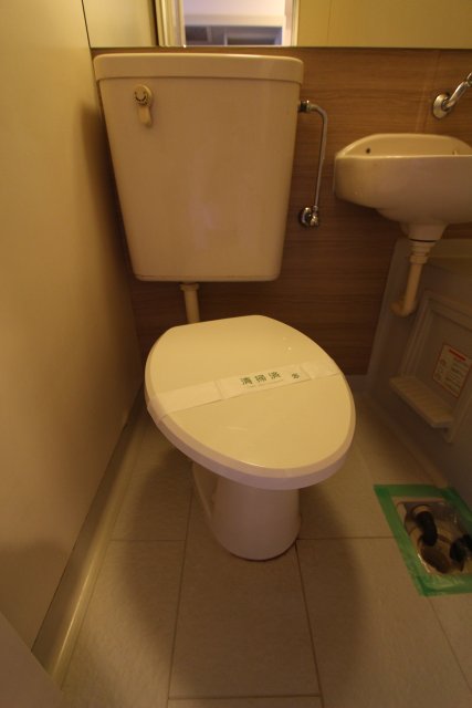 トイレ　同物件別号室