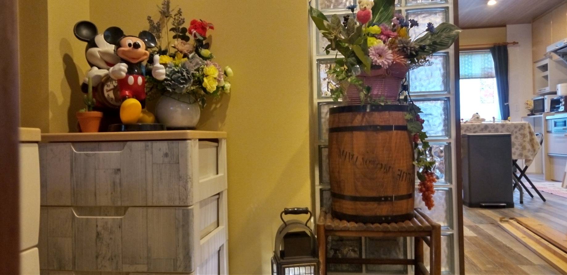 居室・リビング　ミッキーがお出向かえ